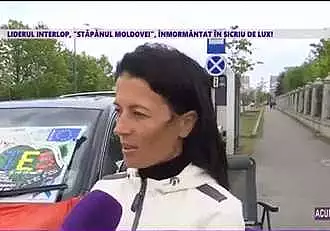 Stirile Antena Stars. O mama a trei copii, in greva foamei de 42 de zile. De ce protesteaza femeia, in Bucuresti: ,,Sotul m-a alungat..." / VIDEO