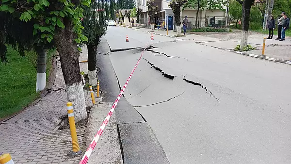 Strada surpata la Slanic Prahova: CJSU cere autoritatilor sa puna la dispozitie studiile geotehnice si geologice facute in oras