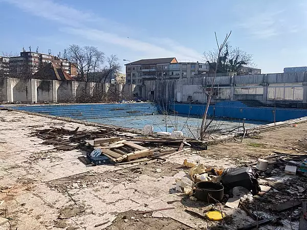 Strandul Termal a revenit orasului Timisoara. ,,Anii de sfidare si de furt al celor care au capusat acest strand s-au incheiat" FOTO