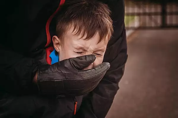 Strigatul de disperare al unei mame. O romanca cere ajutorul autoritatile, dupa ce iubitul i-a rapit copilul 