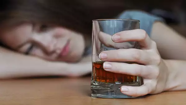 Studiu surprinzator: Efectul pozitiv pe care l-ar avea consumul a doua bauturi alcoolice pe zi. Medicii sunt uimiti