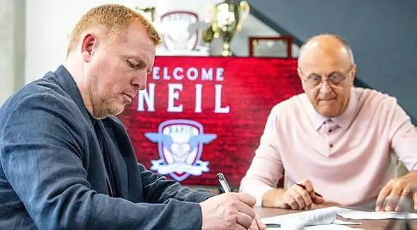 Sucu plateste. Neil Lennon poate pleca azi de la Rapid, dar cu cu buzunarele pline