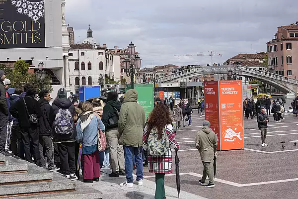 Sufocata de turisti, Venetia incearca un experiment in premiera mondiala