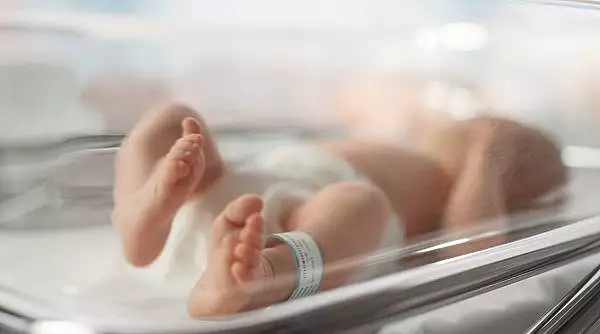 Sute de nou-nascuti sunt abandonati anual in maternitatile din Romania. Povestile copiilor cu boli grave, nevoiti sa lupte singuri ca sa traiasca