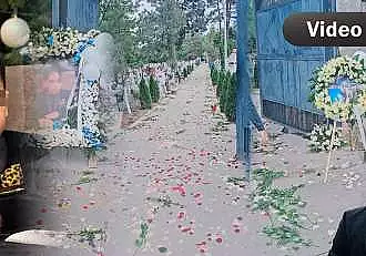 Sute de petale de trandafiri pe drumul spre inmormantarea lui Lucas. Modul incredibil in care a fost decorat cimitirul in cea mai trista zi pentru familia lui T
