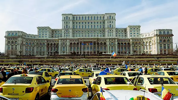 Sute de taximetristi continua protestul in Piata Constitutiei din Capitala si ameninta cu greva foamei