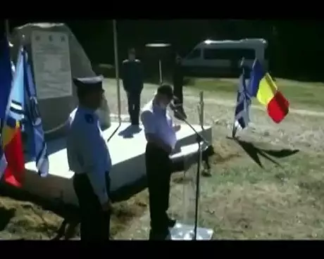 Svastici pe un monument funerar ridicat in memoria a 6 militari israelieni, la Brasov