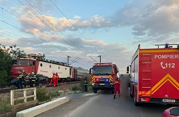 Tanar de 19 ani, din Suceava, mort dupa ce masina pe care o conducea a fost lovita de tren, la o trecere cu calea ferata