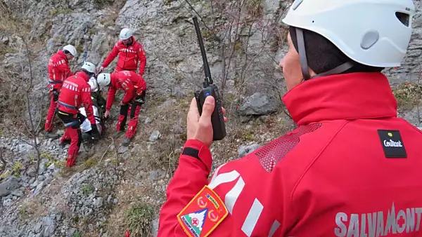 Tanara de 21 de ani, salvata dupa ce a cazut intr-o rapa, in Muntii Fagaras. Operatiune contracronometru a salvamontistilor