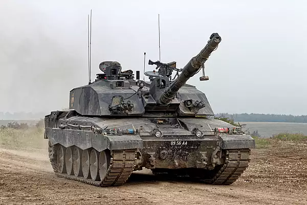 tancurile-britanice-operationale-in-ucraina-luna-viitoare-10000-de-soldati-ucraineni-se-antreneaza-cu-arme-nato.webp