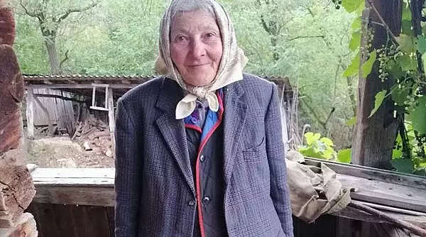Tanti Fica, batranica de 76 de ani care traieste cu o pensie de 15 lei, singura, intr-un catun din Apuseni