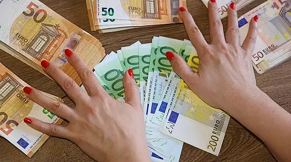 Tarile care ofera cele mai mari salarii minime din Europa. Romanii isi fac bagajele