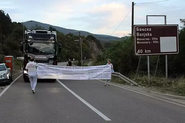 Tensiuni in Balcani. Kosovo inchide doua puncte de trecere a frontierei cu Serbia, dupa ce protestatari sarbi au blocat partial drumurile