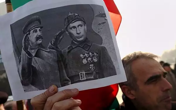 Teroarea de stat, practica perfectionata de Stalin si continuata de Putin: De la Holodomor la abisul cecen si lichidarea criticilor