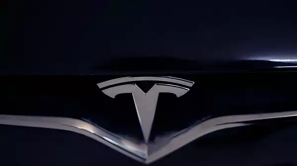 Tesla a redus preturile masinilor pe marile piete deoarece vanzarile sunt in scadere