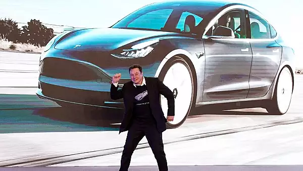 Tesla concediaza mii de oameni din fabrica de langa Berlin, pe fondul razboiului preturilor cu China