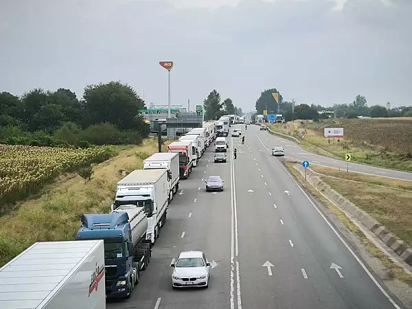 Timpi mari de asteptare la vamile cu Bulgaria: traficul este aglomerat catre vama Calafat FOTO