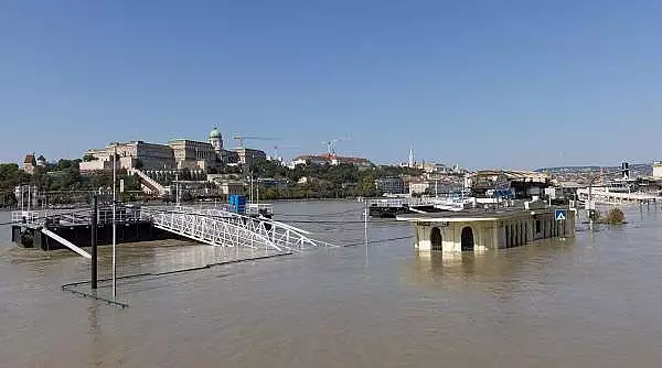 "Toata lumea este speriata". Budapesta n-a mai fost lovita de 11 ani de inundatii asa catastrofale. Viitura se indreapta spre Romania