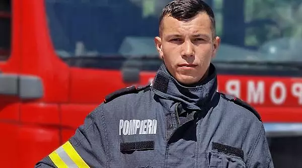 "Tot respectul!". Alexandru, un pompier aflat in timpul liber, a salvat o batranica, cinci catei si patru pisici, in Giurgeni