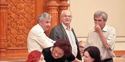 Toti ,,dinozaurii" politicii romanesti care n-au prins loc in Parlament