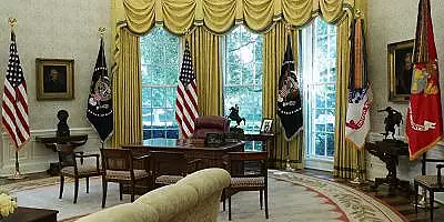 Traditia scrisorilor lasate de presedintii americani celor care-i succed in Biroul Oval. Ce i-a scris Obama lui Trump si ce sfaturi a dat George Bush