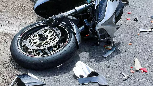 Tragedie in Buzau. Un motociclist si pasagera sa, decedati, dupa ce au fost spulberati de un TIR