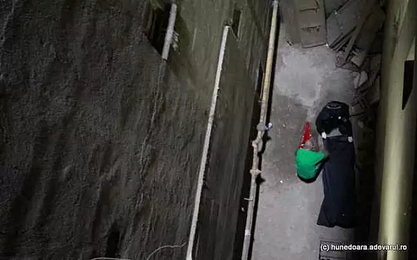 Tragedie in Hunedoara: un tanar s-a sinucis, aruncandu-se de la etajul sase al unui bloc turn