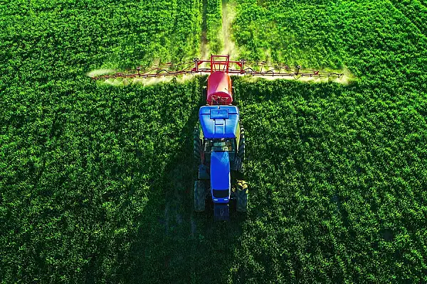 Tragedie pe camp: Femeie de 82 de ani ucisa de un tractor care taia porumb