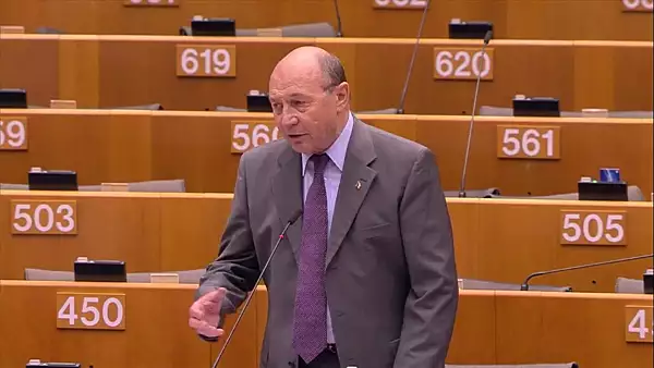 Traian Basescu ataca Guvernul dupa inundatiile catastrofale: "RO-ALERT...Guvernul inundat de incompetenta"