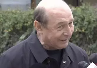 Traian Basescu, primele declaratii dupa ce a fost externat din spital. Acum isi elibereaza vila: "Imi caut apartament de trei camere sa ma mut" / VIDEO