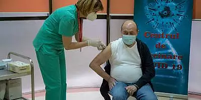 Traian Basescu s-a vaccinat impotriva COVID-19 la Spitalul Militar ,,Carol Davila"