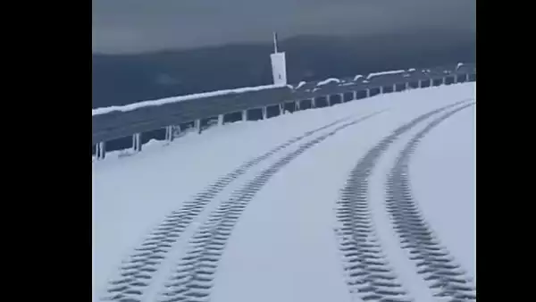 Transalpina ramane inchisa circulatiei. Carosabilul este acoperit de ninsoare si gheata: ce spun drumarii VIDEO