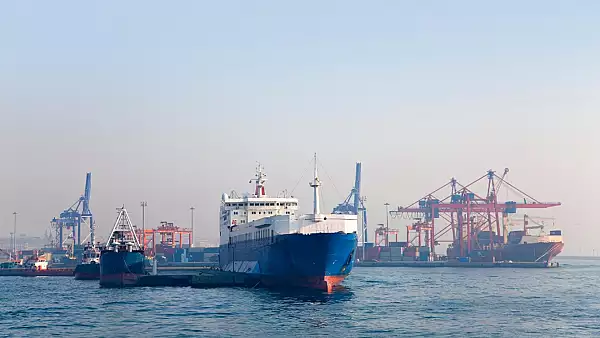 Transporturile de cereale din Ucraina pe Marea Neagra sunt blocate. Zeci de nave stationeaza in jurul Istanbulului