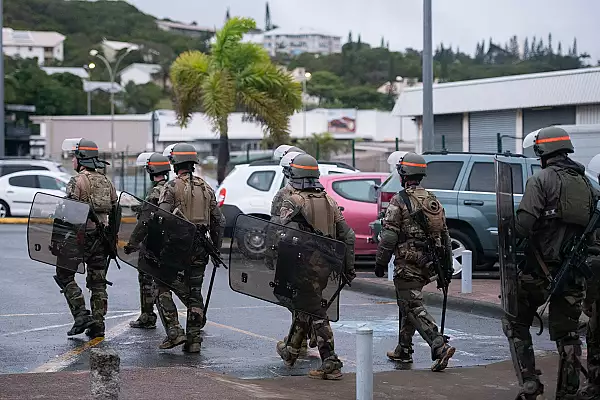 Trei romani au anuntat autoritatile ca se afla in Noua Caledonie. Cine tine legatura cu ei - precizarile MAE