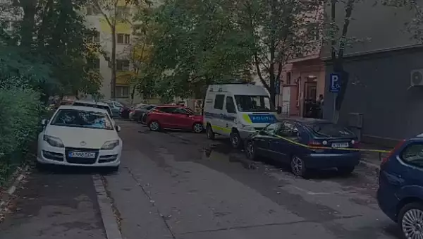 Tripla crima in Bucuresti. O femeie si doi copii, gasiti morti intr-un apartament. Doi suspecti, fii ai victimei, au fost dusi la audieri