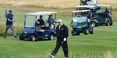 ,,Trump, nu ai ce cauta in Scotia sa joci golf! Ce ai acum de facut e sa pleci de la Casa Alba!" - indemn scotian neobisnuit si umilitor la adresa liderului lum