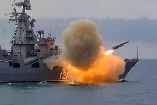 Trupele ucrainene au dat o noua lovitura in Marea Neagra. Una dintre cele mai mari nave cu rachete rusesti, bombardata in apropiere de Insula Serpilor