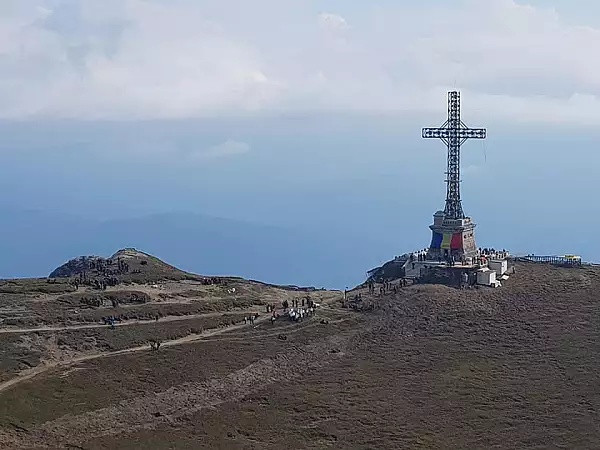 Turista, ranita grav dupa ce a cazut de la inaltime pe Valea Caraimanului. Salvatorii au folosit un elicopter pentru a ajunge la victima VIDEO