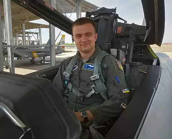 Ucraina si-a luat adio de la pilotul ,,Moonfish", dupa ce avionul sau F-16 a fost doborat de un presupus foc prietenesc