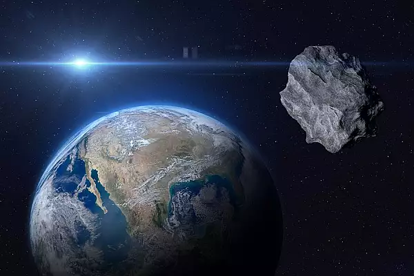 Un asteroid nou descoperit, de inaltimea Marii Piramide din Giza, va trece printre Pamant si Luna