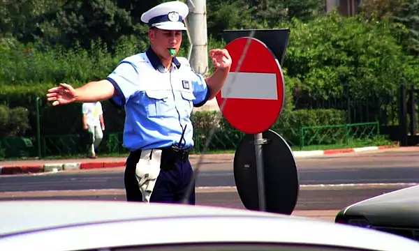 Un autotren care transporta ciment a luat foc in mers pe un drum in Ialomita