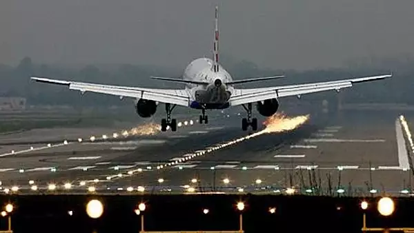 Un avion a aterizat de urgenta la Timisoara, in urma unei amenintari cu bomba. Plan rosu de interventie