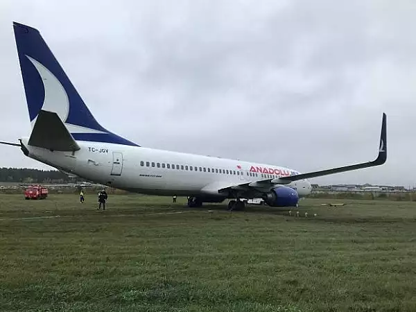 Un avion cu aproape 200 de persoane la bord a iesit de pe pista, in Rusia. Aeroportul a fost inchis temporar