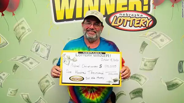 Un barbat a castigat de doua ori la loterie in doar 8 luni. Suma de bani este impresionanta