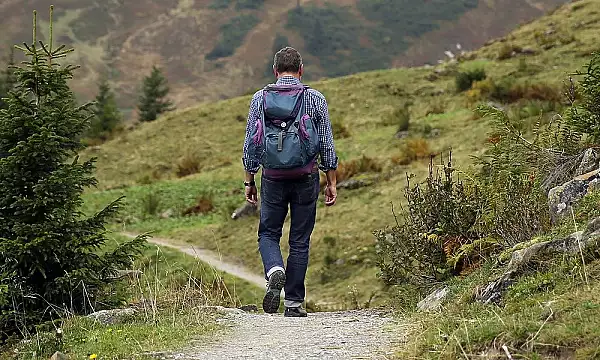 Un barbat a fost dat disparut dupa ce a aparut dezbracat complet in varful unui munte. ,,N-am avut niciodata pana acum un turist ratacit in pielea goala"