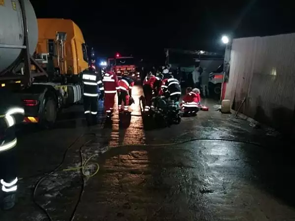 Un barbat a fost salvat in ultima clipa de pompieri, dupa ce a fost gasit inconstient in cisterna pe care o curata, in Ploiesti