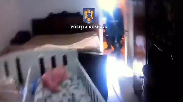Un barbat din Bucuresti s-a baricadat in casa alaturi de doi bebelusi, dupa ce si-a dat iubita afara. Luptatorii de la Actiuni Speciale au intervenit in forta s