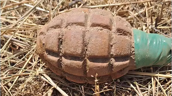 Un barbat din Giurgiu a luat acasa, cu masina, o grenada gasita pe camp. ISU: ,,Munitia neexplodata este foarte 