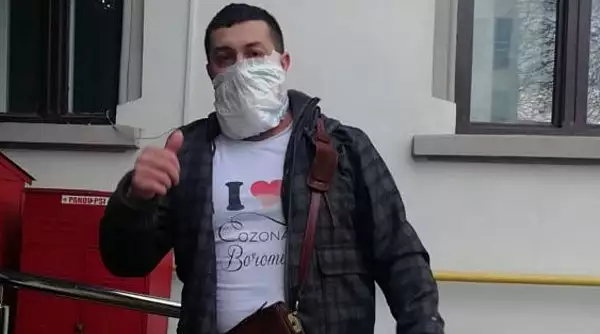 Un barbat din Targu-Jiu a folosit un pampers ca masca de protectie si a vrut sa intre in Primarie. Cum au reactionat angajatii institutiei