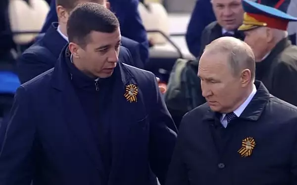 Un barbat misterios vazut cu Putin de Ziua Victoriei starneste zvonuri despre succesiune VIDEO